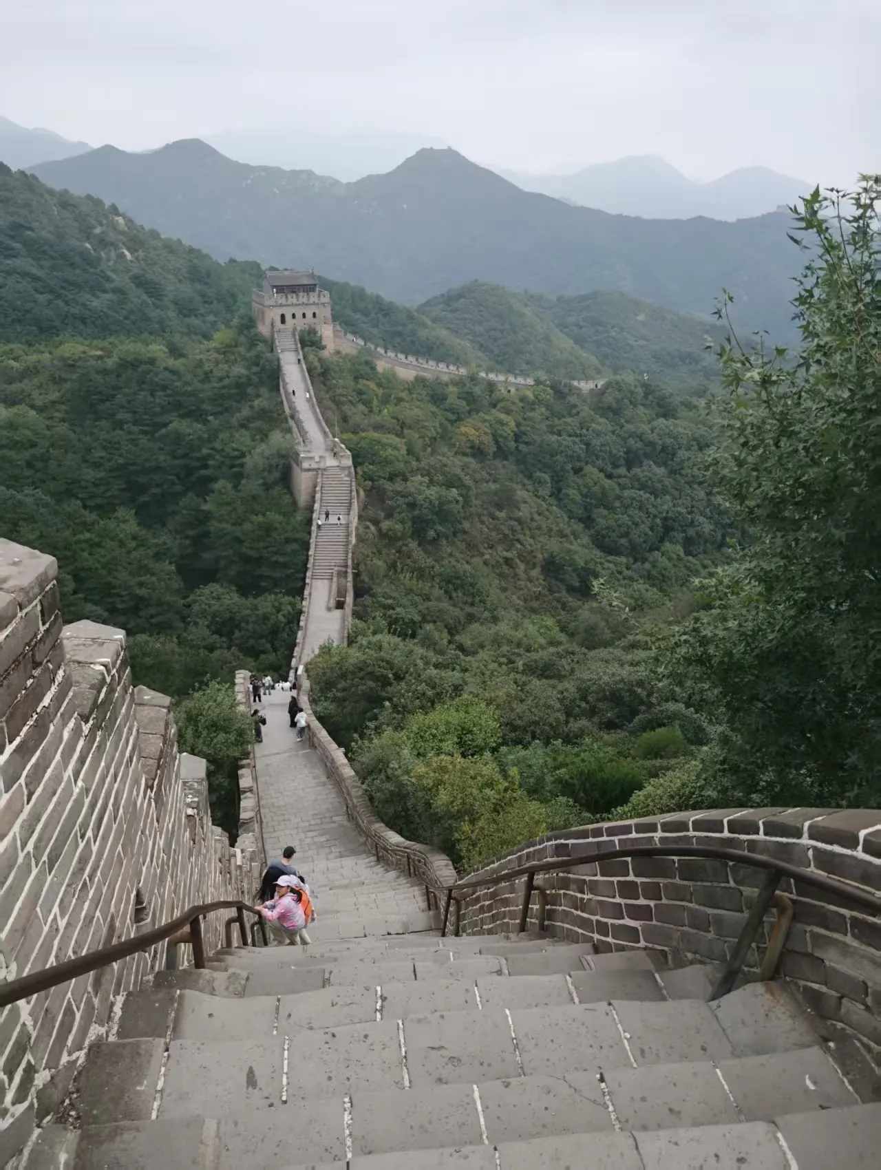 山脊间延伸的长城